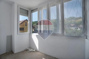 0% Comision | Apartament 3 camere decomandat | Zărnești | - imagine 16