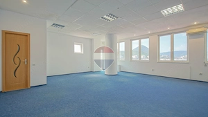 SPATIU 70 MP CU GRUP SANITAR SI BALCON | GREEN CENTER BRANDUSELOR-ITC - imagine 4
