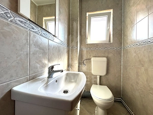 Apartament cu 3 camere, 2 băi și loc de parcare în curte – Turnișor - imagine 9