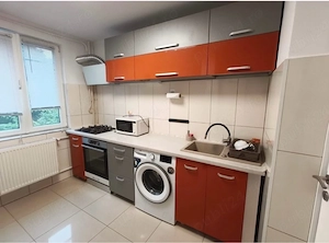 vand apartament cu 3 camere,2 4