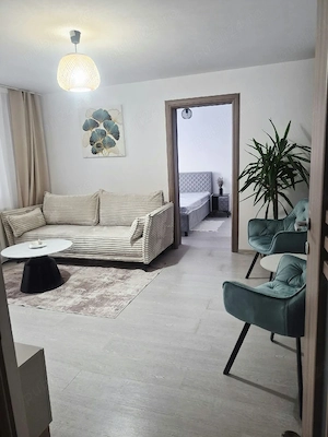 Închiriez apartament două camere cu parcare, recent renovat zonă foarte buna 
