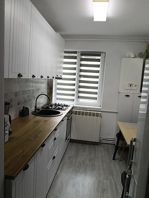 Închiriez apartament două camere cu parcare, recent renovat zonă foarte buna  - imagine 2