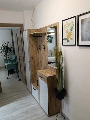Închiriez apartament două camere cu parcare, recent renovat zonă foarte buna  - imagine 3