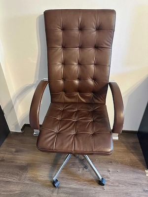 Scaun birou directorial Mobexpert, piele naturala maro, cadru metalic, stare perfecta