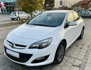 Vând Opel Astra J Sedan 2018
