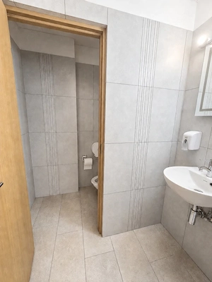 Spatiu birouri în clădire centrală, vav ANAF, stradal - imagine 4