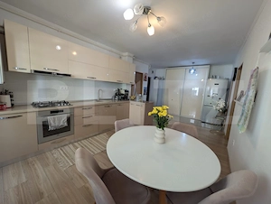 Apartament 3 camere 59 mp , parcare inclusa, Eroilor - imagine 2