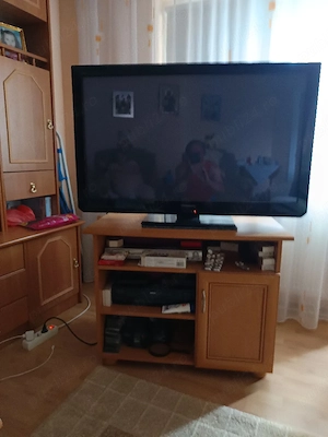 Televizor Panasonic diagonala de 106 cm.