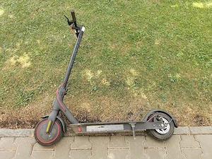Trotineta electrica Xiaomi Mi Pro 2 putere motor 300 W autonomie 45 Km viteza max 25 Km h Negru