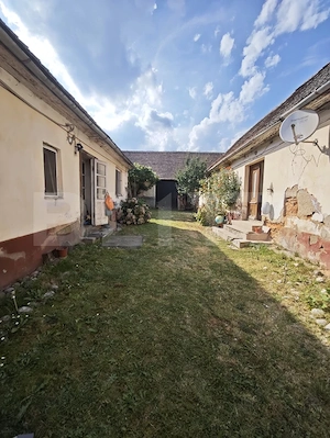 Casă de vanzare, 2 corpuri, 120 mp, teren 454 mp, zona Dumbrăvița