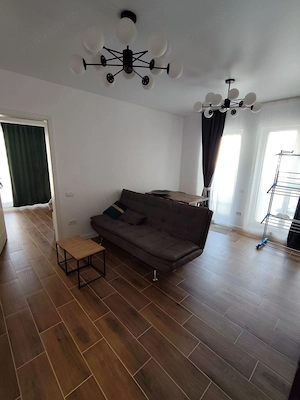Închiriez studio