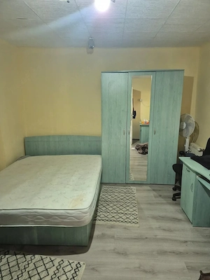 Proprietar Vand Garsoniera in curte comuna - imagine 2