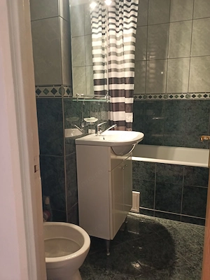 Ofer spre închiriere apartament cu trei camere. - imagine 2