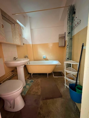 Proprietar   Vând apartament 2 camere, bloc renovat recent (Str. Doinei, vis-a-vis de Gară) - imagine 5