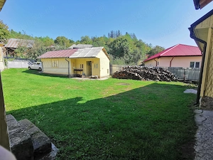 CASĂ DE VÂNZARE ÎN CENTRUL COMUNEI SOVEJA, ideală pentru locuire sau casă de vacanță - imagine 8