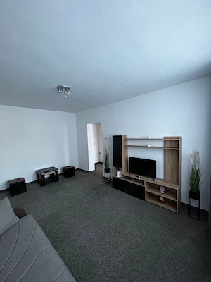 Vand apartament 2 camere semidecomandat  - imagine 4