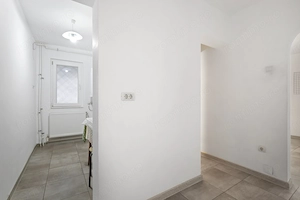 Apartament cu 2 camere de vânzare în Mangalia   Renovat, parter, Strada Sirenei - imagine 5