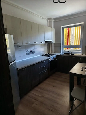 Închiriezi apartament modern cu doua camere , complet mobilat si utilat - zona Coresi - imagine 4
