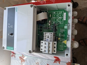 Panou de protecţie şi automatizare pentru exploatarea automată a unei pompe pentru alimentarea cu ap