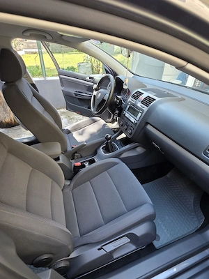 Vand Volkswagen Golf 5, unic proprietar, 29000km,pe benzina.pret 6.900 euro negociabil - imagine 4