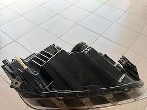 far stanga Dacia Duster