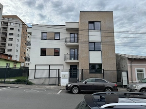 inchiriez birou in spatiu de 30 mp doar pentru trading, maxim 5 birouri - imagine 3