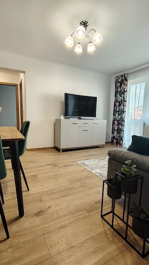 Închiriez apartament 2 camere, zona Gojdu
