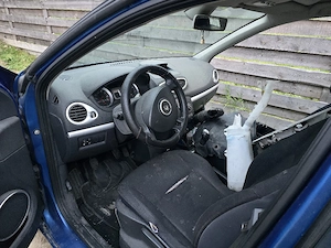 Dezmembrez Clio 3 2007, 1,4 16 V - imagine 2
