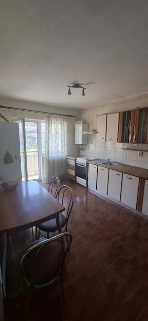Proprietar vand apartament in Floresti, pe strada Eroilor 190 - imagine 2