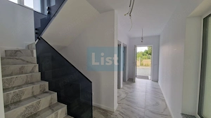 Casa moderna si spatioasa cu 3 dormitoare 2 garaje in Sasar Comision 0 - imagine 5