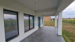 Casa moderna si spatioasa cu 3 dormitoare 2 garaje in Sasar Comision 0 - imagine 19