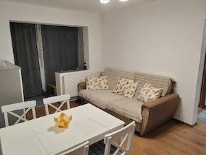 Închiriez apartament cu 2 camere 