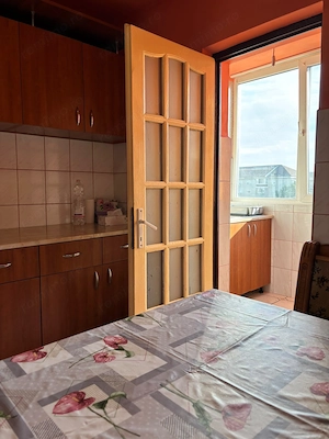 Închiriez apartament 3 camere Rogerius  - imagine 3