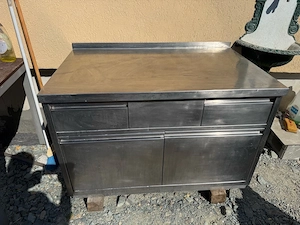 Masă de lucru tip dulap din inox 