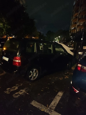 vând Volkswagen Touran 7 locuri motor de 1 9 dizel an 2005 propietar  - imagine 3