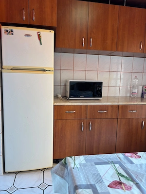 Proprietar închiriez apartament 3 camere  - imagine 2