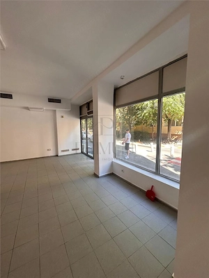 Spatiu comercial - zona excelenta - centrala proprie - aer conditionat - trifazic - imagine 2