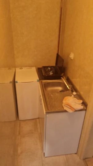 Inchiriez Garsoniera la casa zona Tineretului (incalzire cu soba pe gaze si boiler electric) - imagine 2
