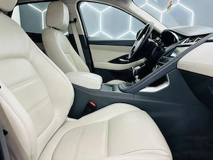 Jaguar E-Pace - imagine 19