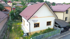 Casă de vânzare în Mediaș, cartier Moșnei-necesita renovare interior
