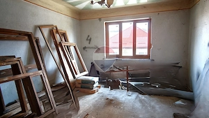 Casă de vânzare în Mediaș, cartier Moșnei-necesita renovare interior - imagine 8