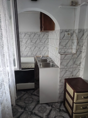 Inchiriez garsoniera 34 mp decomandata în cartierul Tractorul. - imagine 7