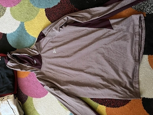 Vând bluză Under Armour 