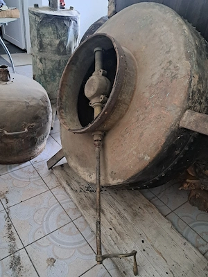 vand cazan  din cupru 200 l,racitor cilindric din cupru golire laterala pret 1800  tel  