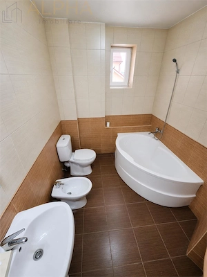 De vanzare apartament 3 camere, 2 bai, loc de parcare si boxa - Bistrita, BN - imagine 9