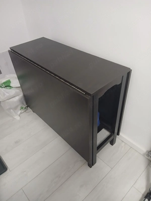 vand 2 mese una rustica din barne