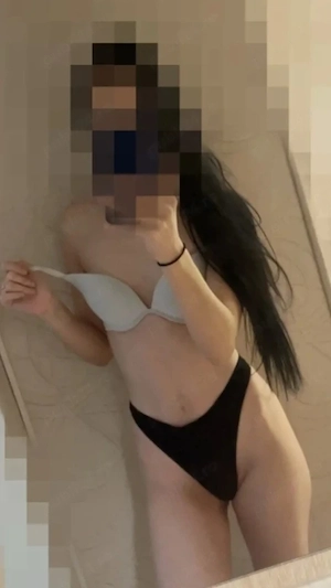 Brunetă slim