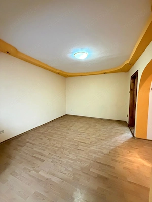 Vanzare apartament 3 camere, in Galati, Micro 13B, centrala, liber - imagine 2