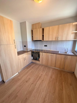 3 camere} Mosnita Noua-Castel Royal| apartament vintage| loc de parcare| balcon - imagine 19