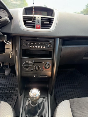Peugeut 207 1.4 95cp benzina an2009 - imagine 8